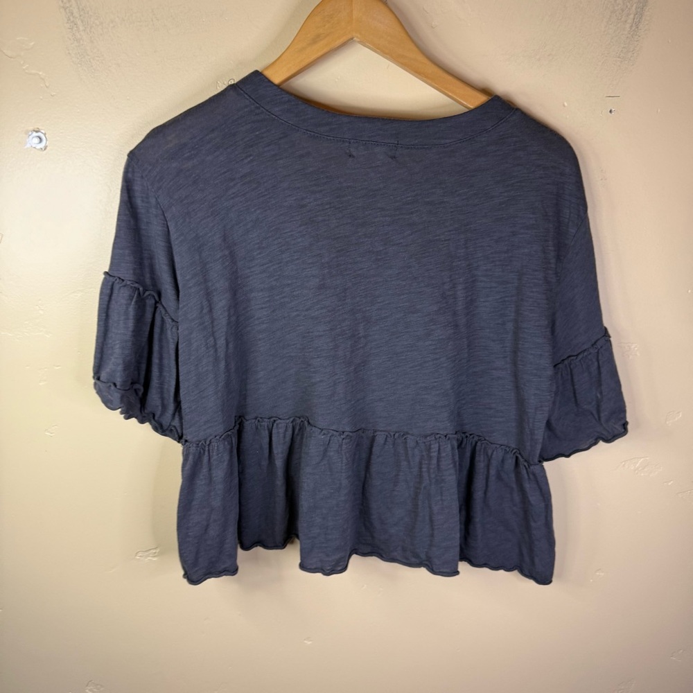 Altar'd State Size Medium Womens Cropped Dark Gray Flounce Ruffle T-Shirt Grunge - Picture 7 of 7